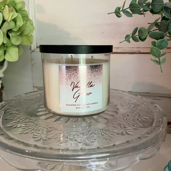 Vanilla Glow Ulta Beauty 3 Wick Soy Candle 14.5oz - Picture 1 of 3
